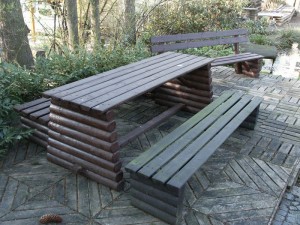 Dřevo v zahradě - zahradní nábytek