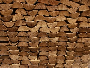 Dřevo v zahradě - dřevěné kuláče, půlkuláče